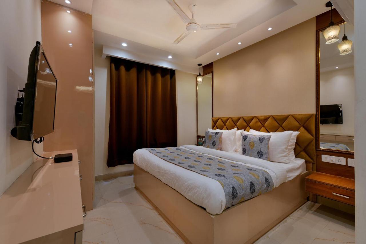 Hotel Leo Saffron - Pitampura 델리 외부 사진
