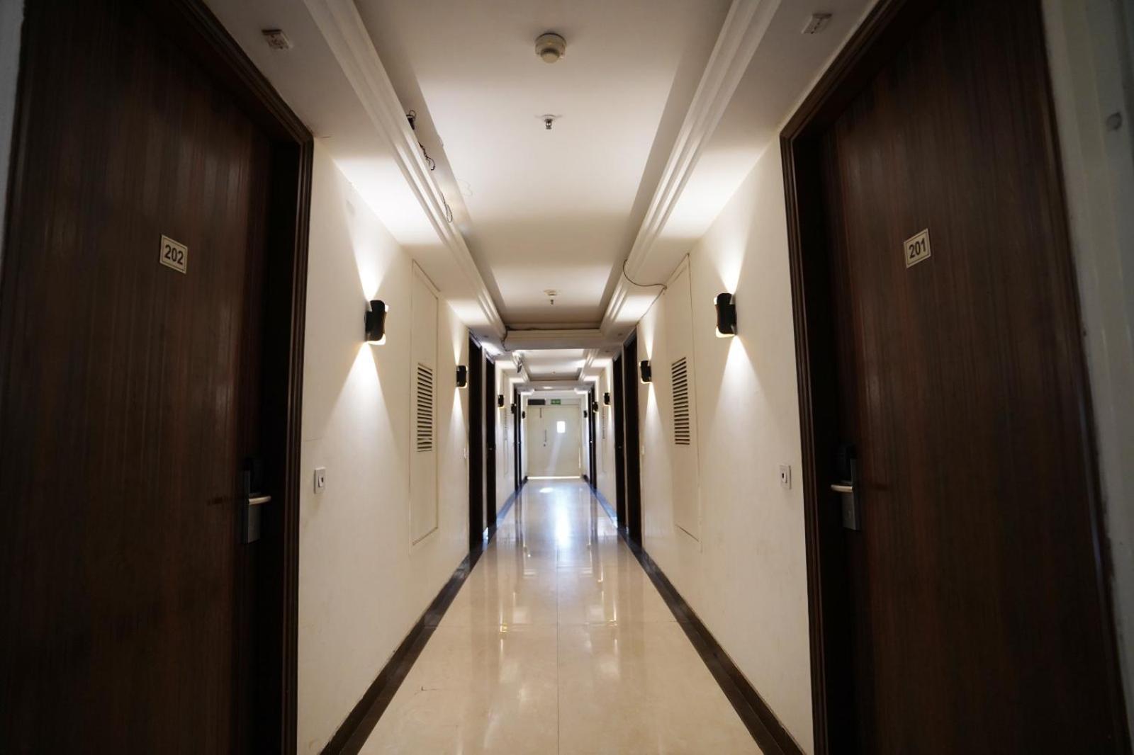 Hotel Leo Saffron - Pitampura 델리 외부 사진