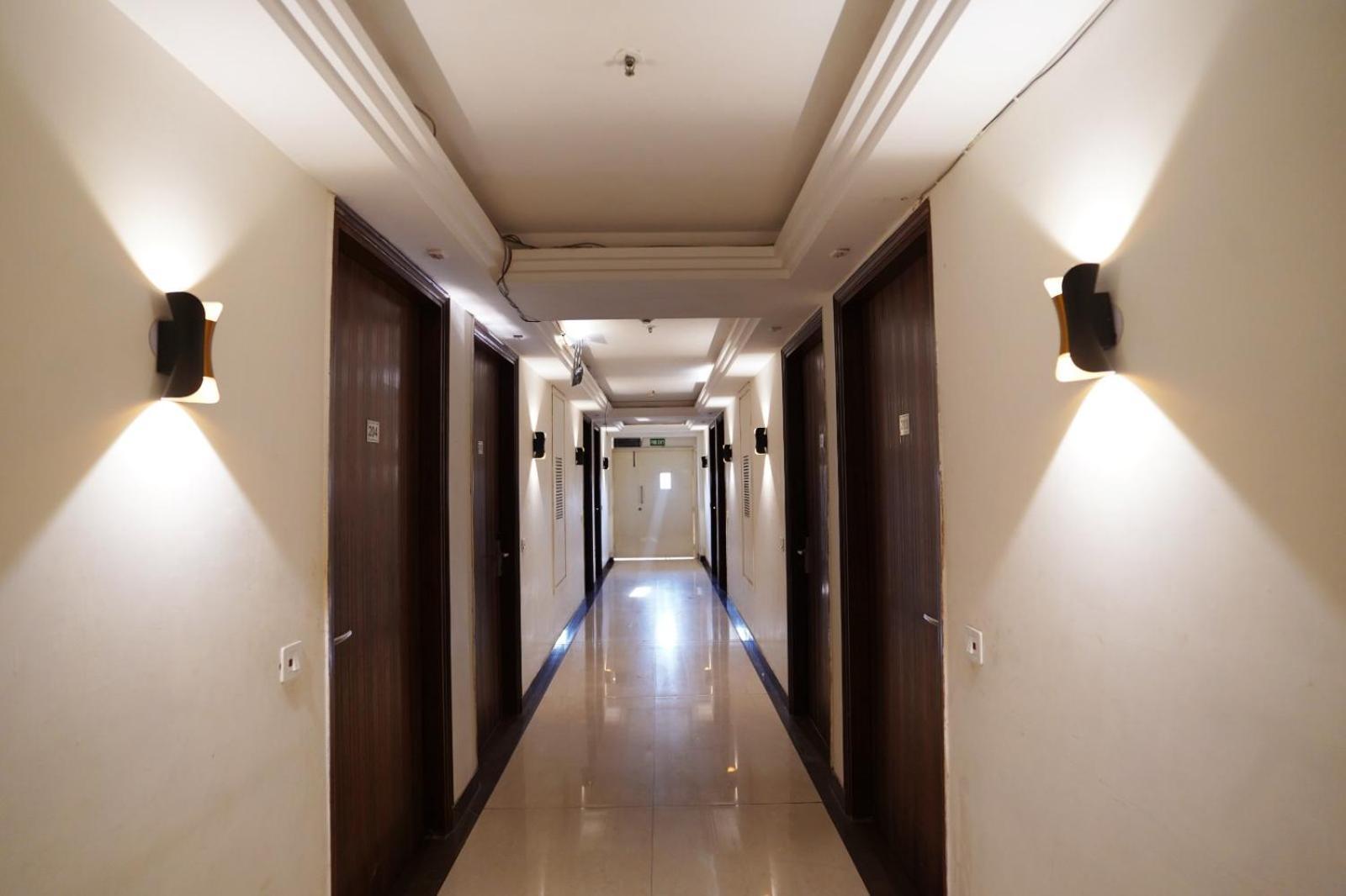 Hotel Leo Saffron - Pitampura 델리 외부 사진