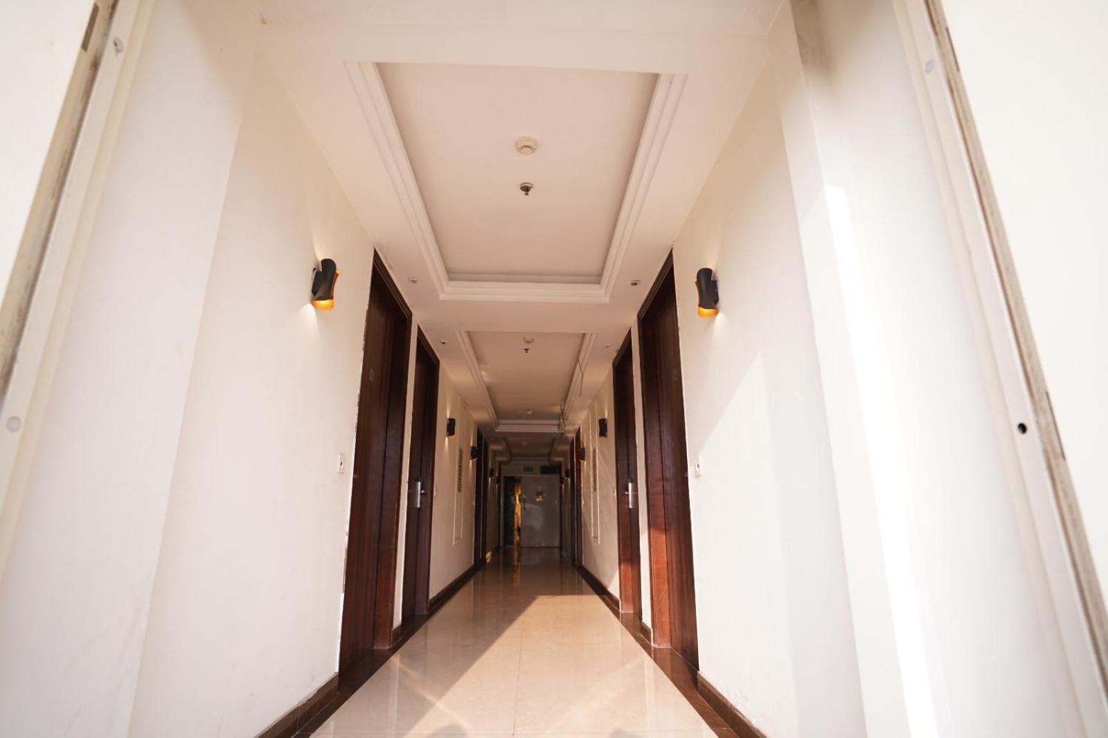 Hotel Leo Saffron - Pitampura 델리 외부 사진