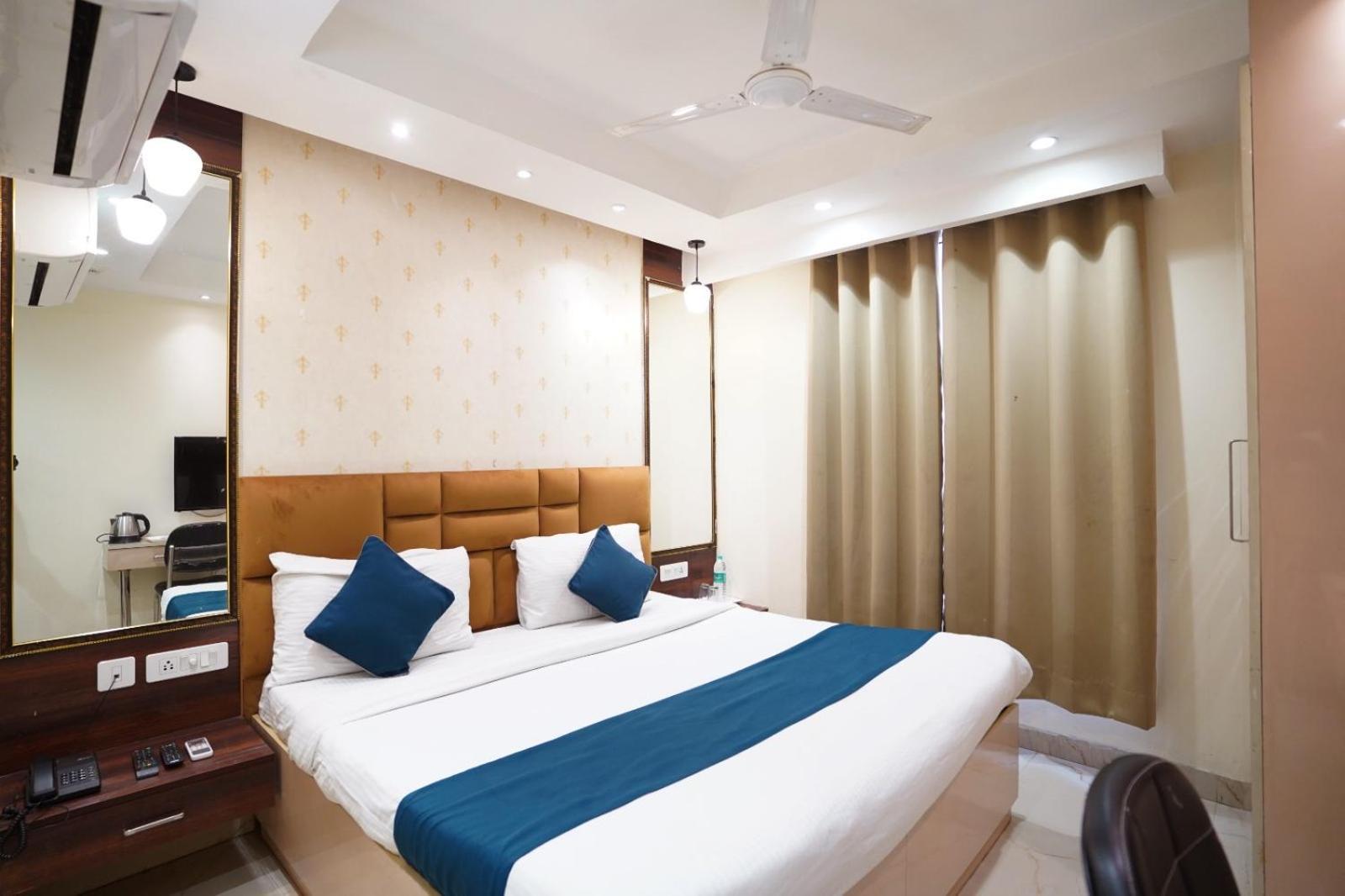 Hotel Leo Saffron - Pitampura 델리 외부 사진