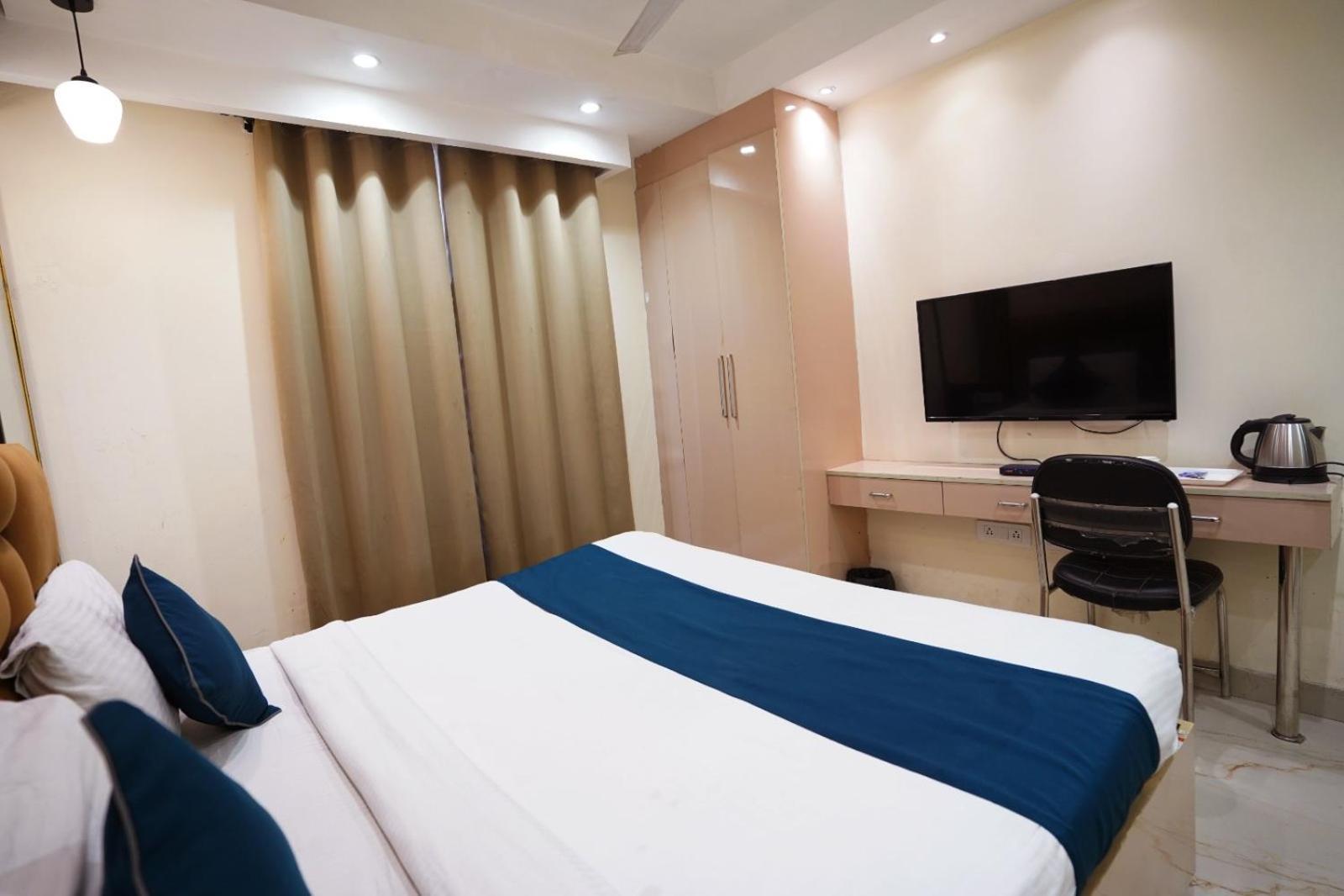 Hotel Leo Saffron - Pitampura 델리 외부 사진