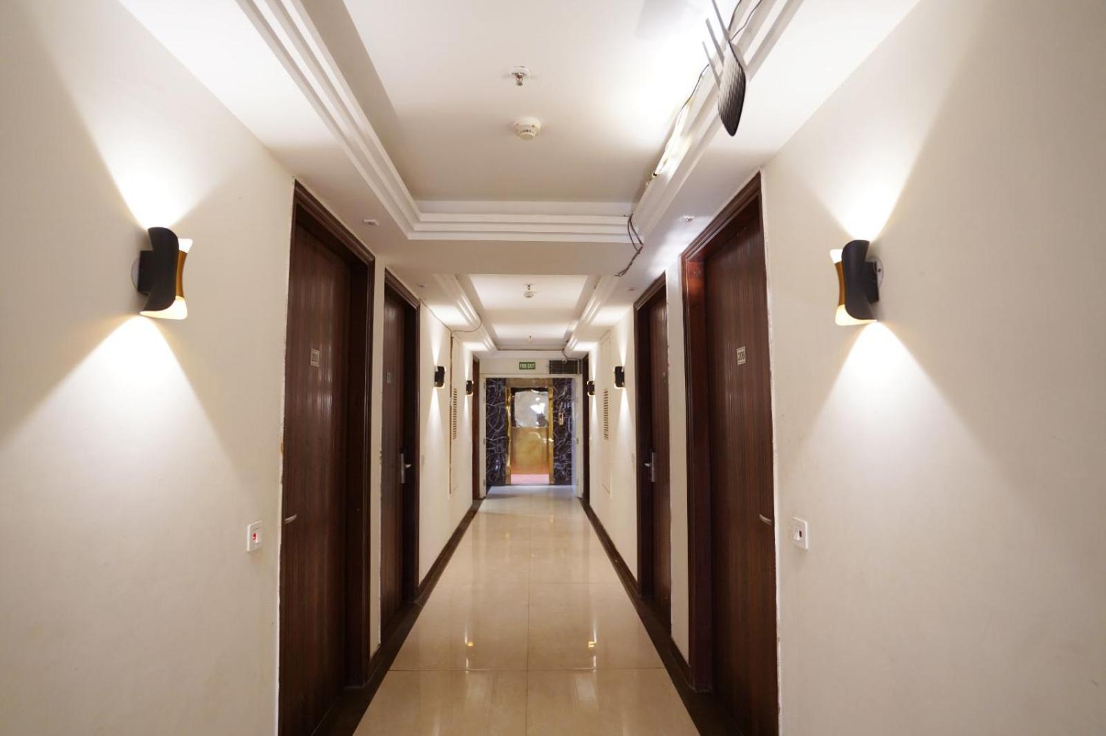 Hotel Leo Saffron - Pitampura 델리 외부 사진