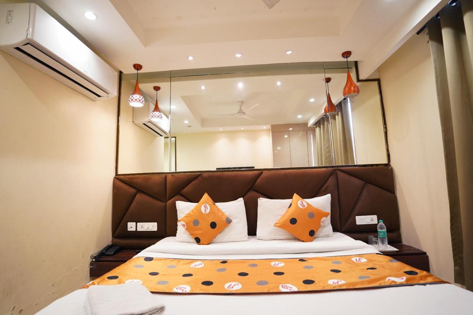 Hotel Leo Saffron - Pitampura 델리 외부 사진